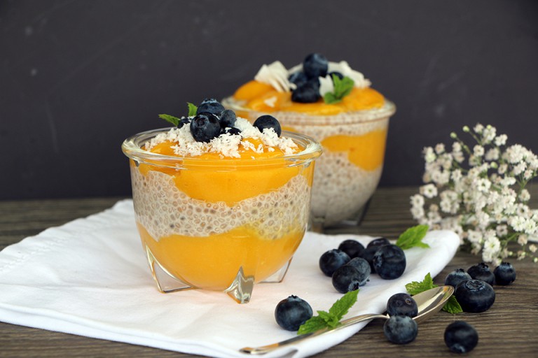 Clean Eating Frühstück: Chiapudding mit Mango-Kurkuma-Creme - NaturallyGood